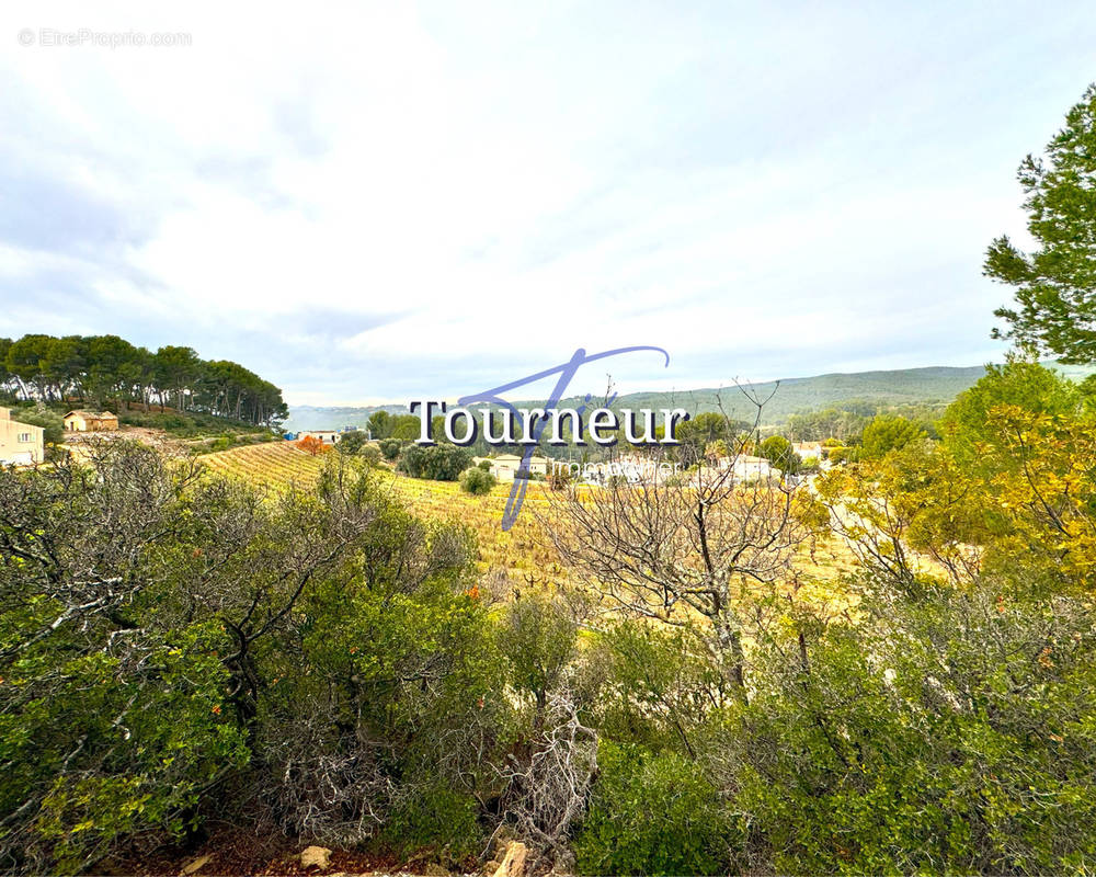 Terrain à SAINT-CYR-SUR-MER