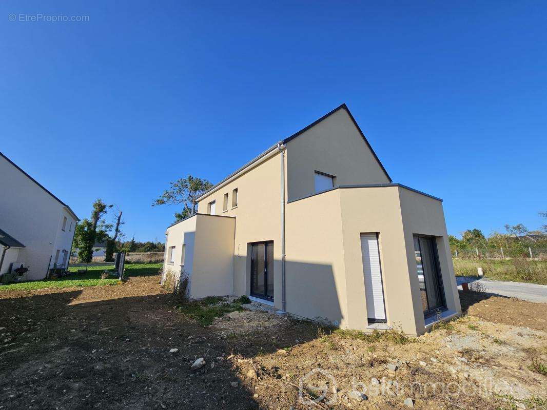 Maison à LONGUES-SUR-MER