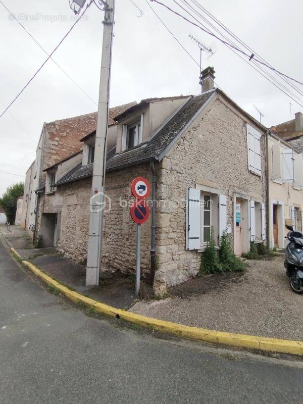 Maison à BEAUNE-LA-ROLANDE