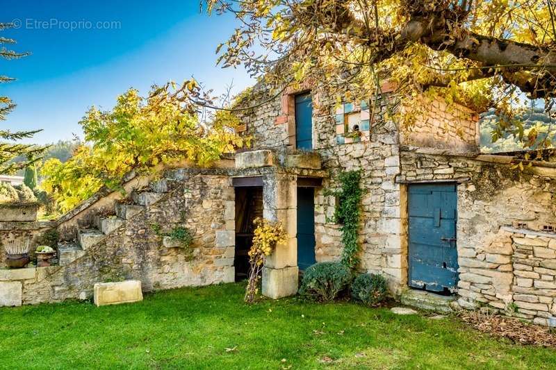 Maison à MENERBES