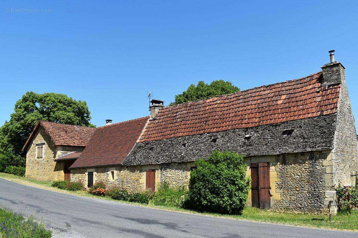 Maison à LA CHAPELLE-AUBAREIL