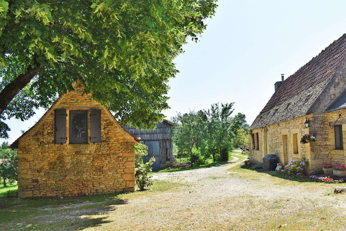 Maison à LA CHAPELLE-AUBAREIL