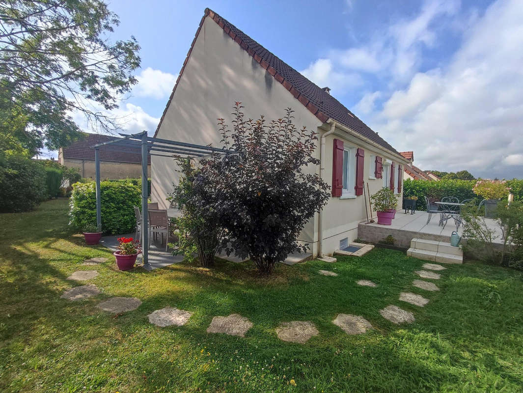 Maison à SAINT-PIERRE-LE-MOUTIER