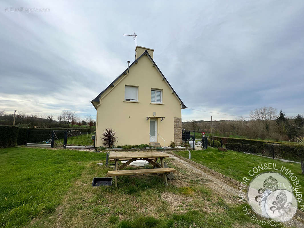 Maison à HENANBIHEN