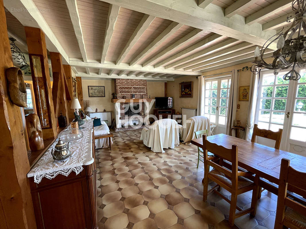 Maison à SAINT-ROMAIN-LE-PUY