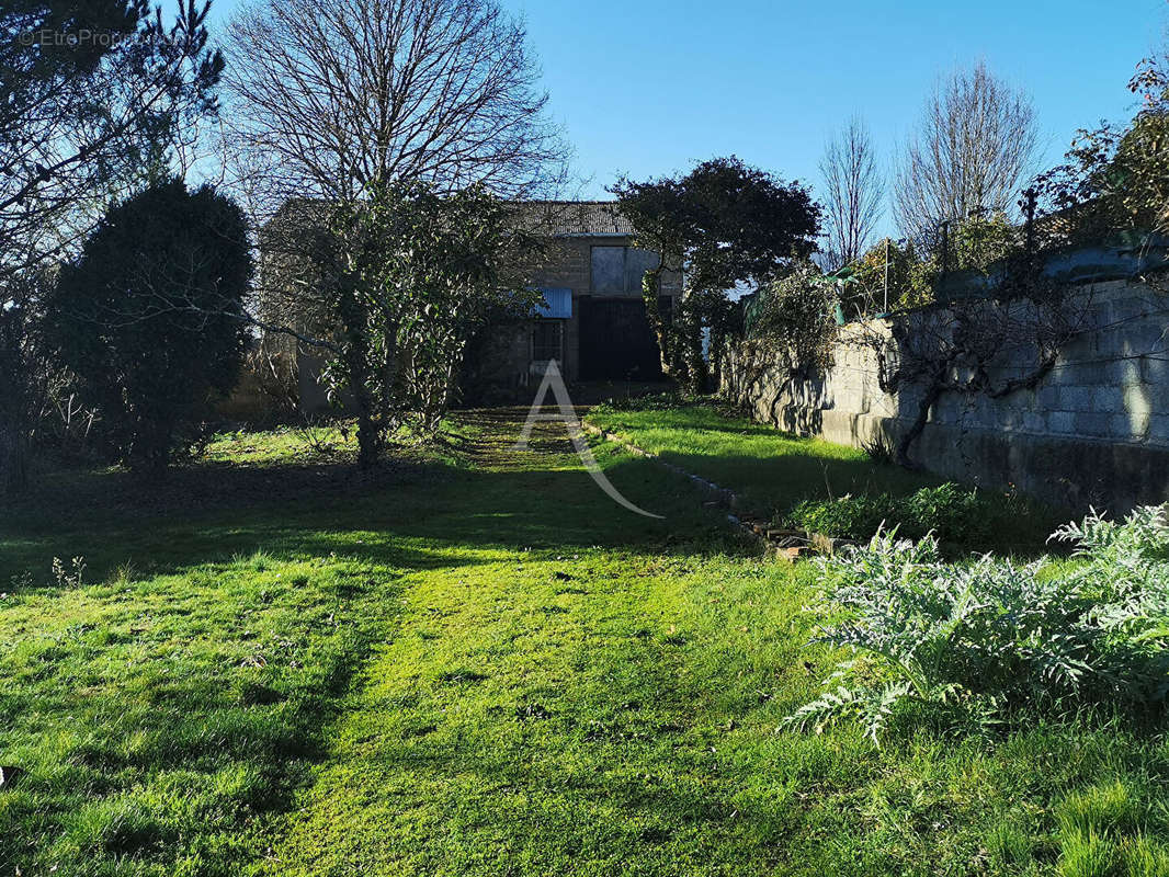 Terrain à TALMONT-SAINT-HILAIRE