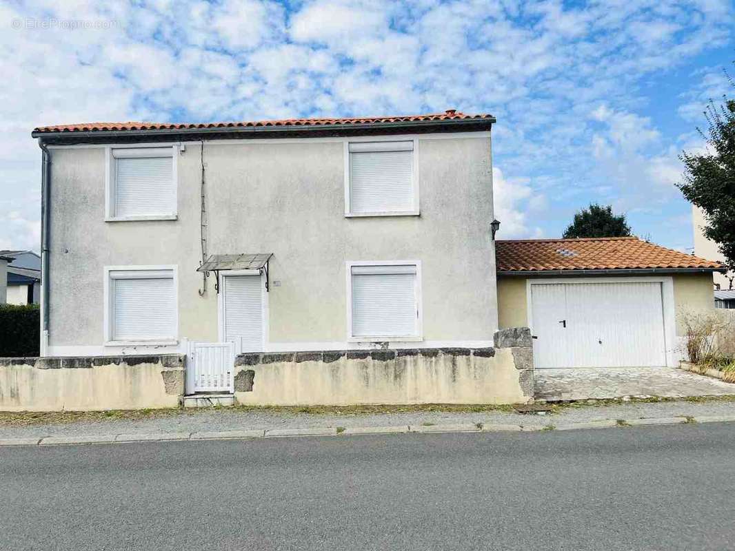 Maison à SAINT-AMAND-SUR-SEVRE