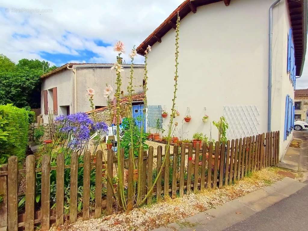 Maison à SAINT-GENIS-DE-SAINTONGE