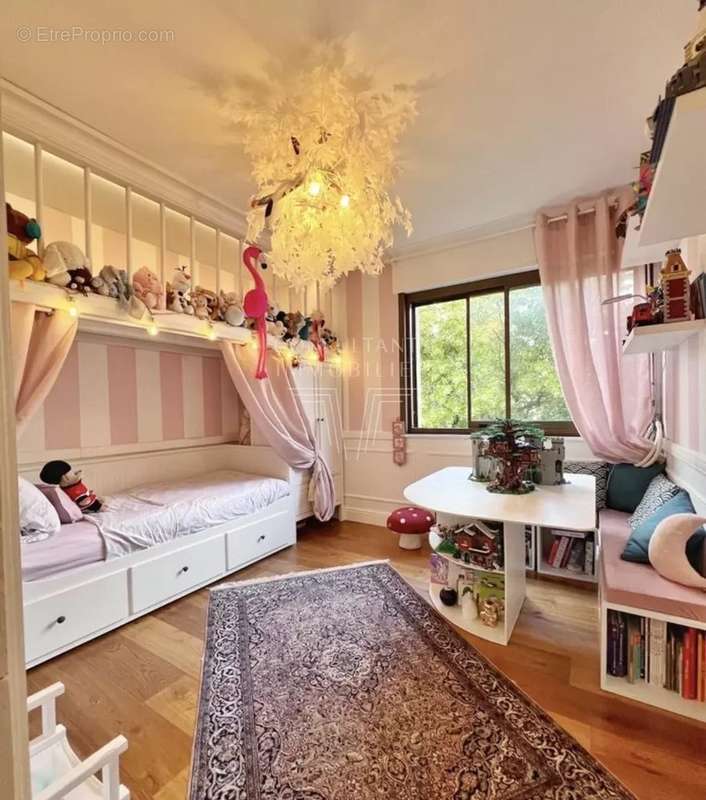 Appartement à NEUILLY-SUR-SEINE