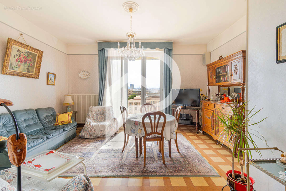 Appartement à MARSEILLE-2E