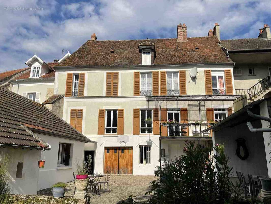 Maison à VILLENEUVE-SUR-BELLOT