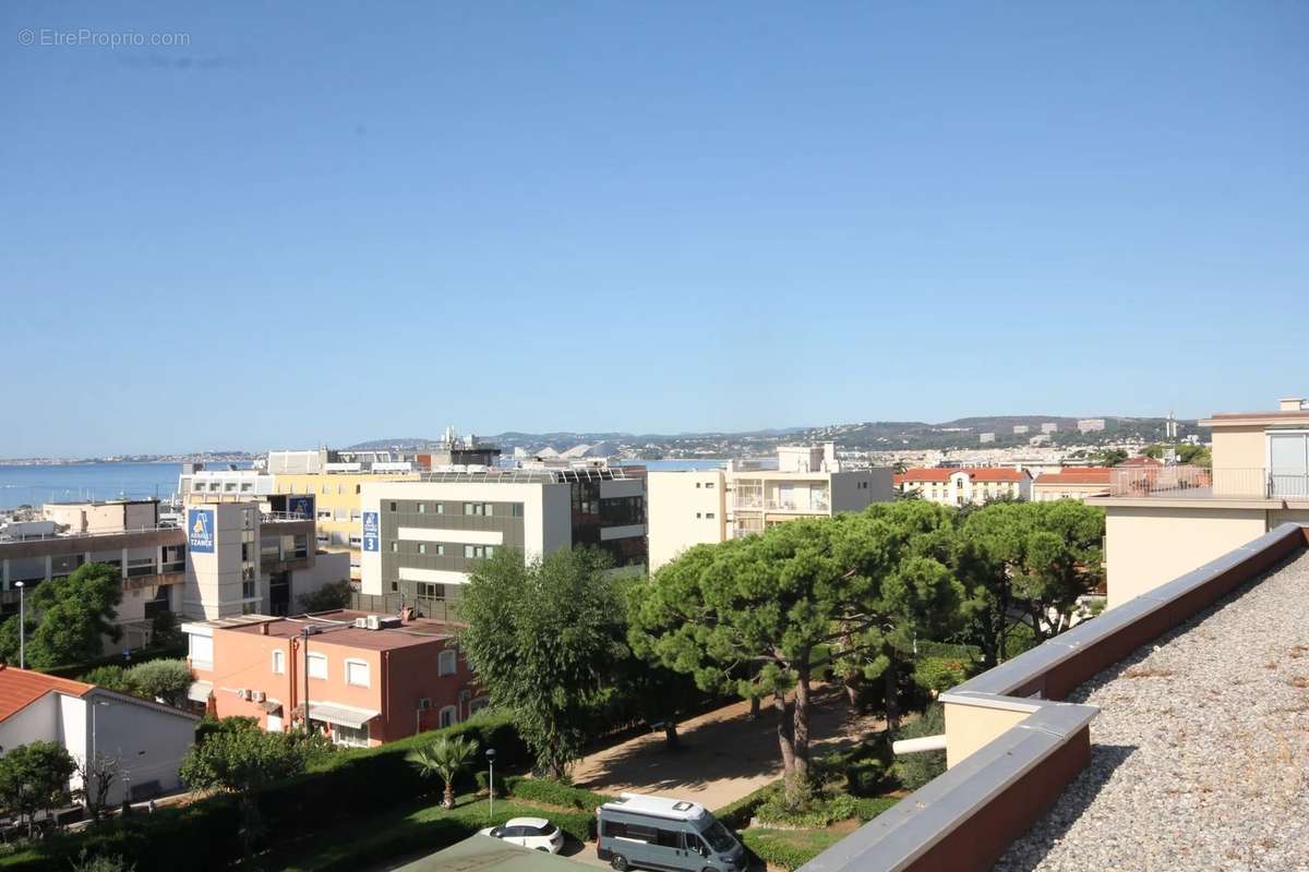 Appartement à SAINT-LAURENT-DU-VAR