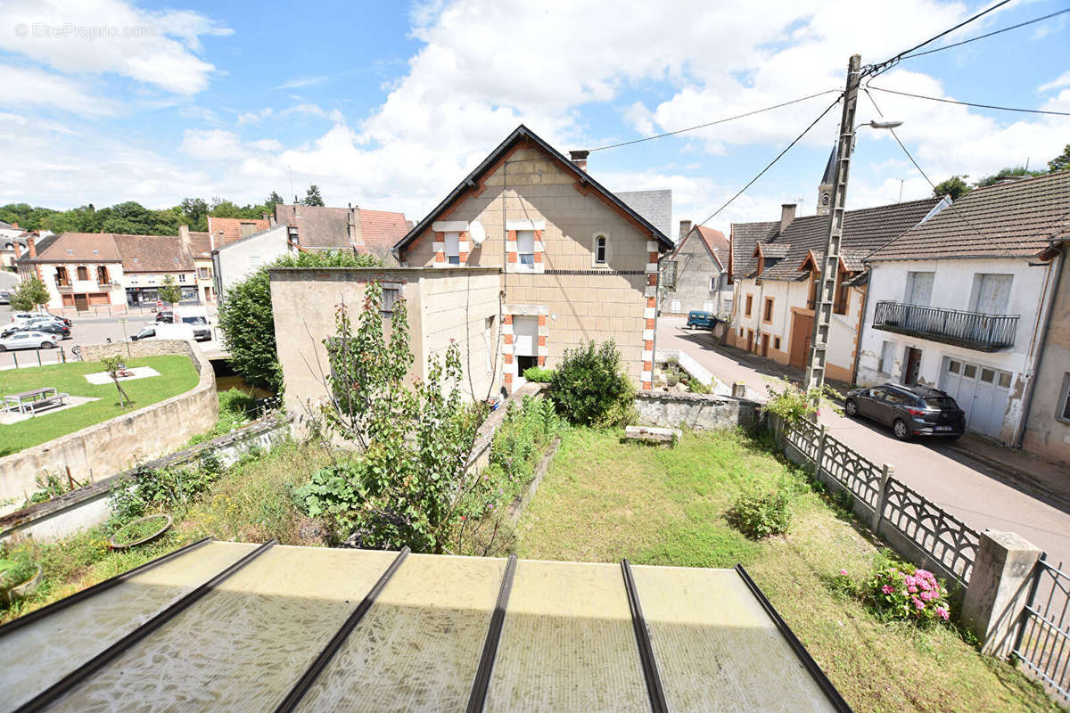 Maison à LE DONJON