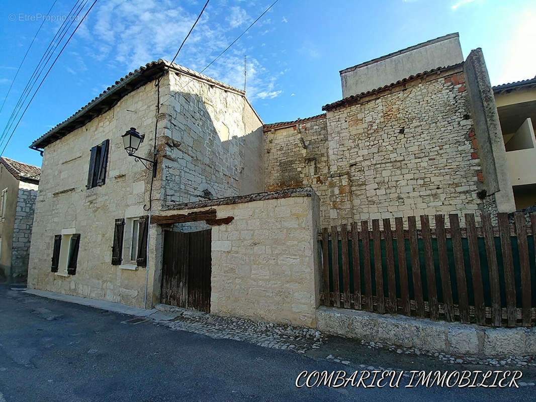 Maison à PUYLAROQUE