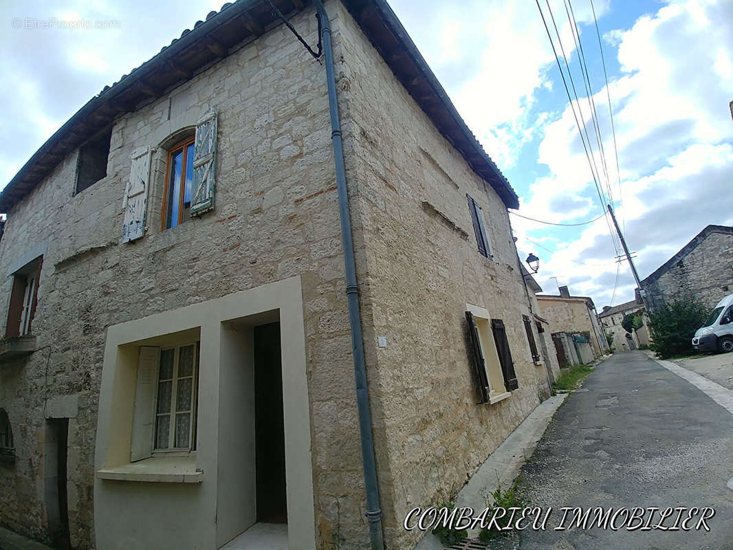 Maison à PUYLAROQUE