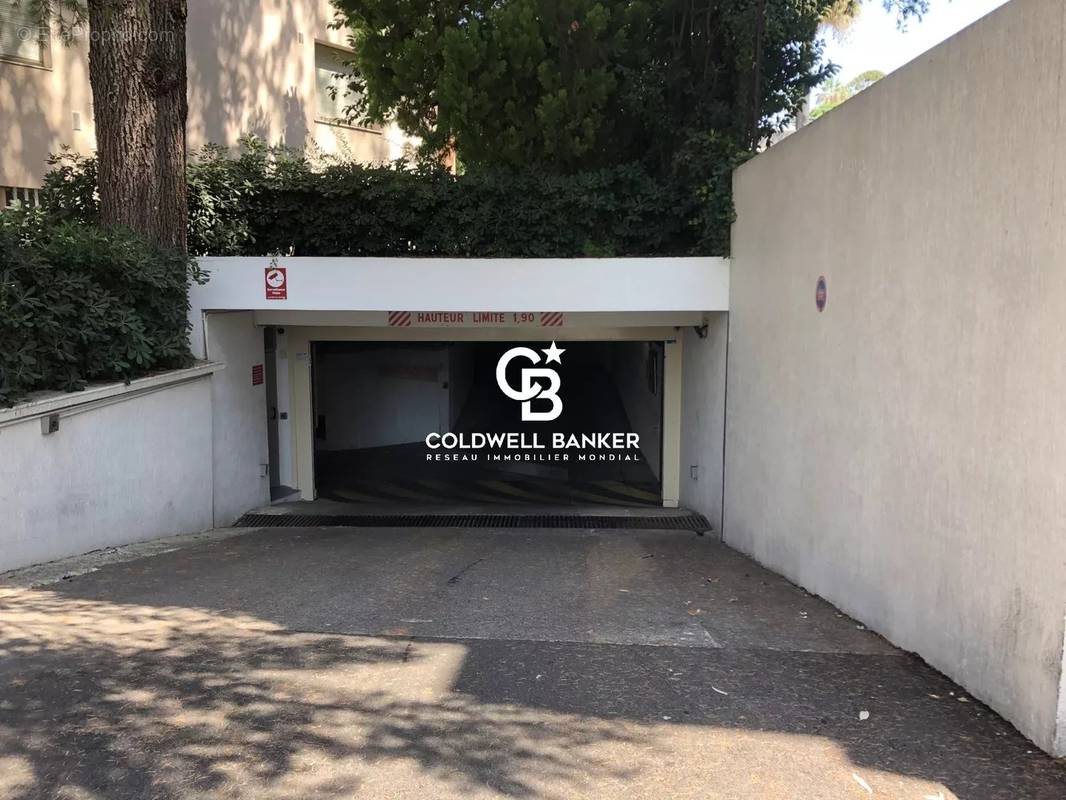 Parking à CANNES