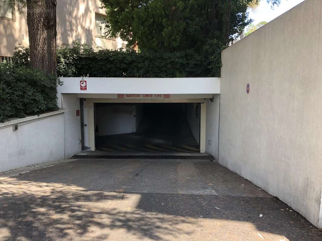 Parking à CANNES