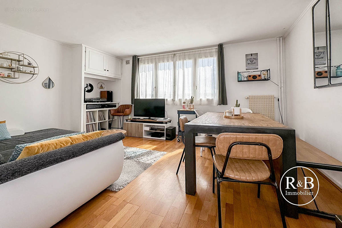 Appartement à LES CLAYES-SOUS-BOIS