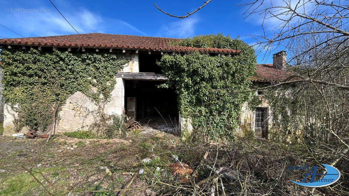 Maison à CHAMPAGNAC-DE-BELAIR