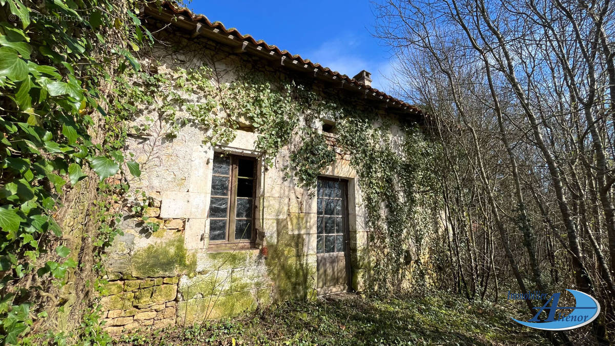 Maison à CHAMPAGNAC-DE-BELAIR