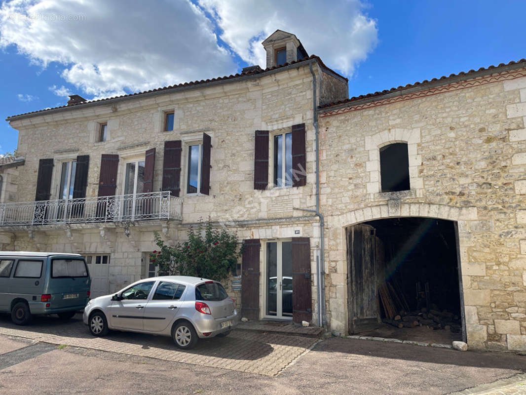 Maison à VAUNAC