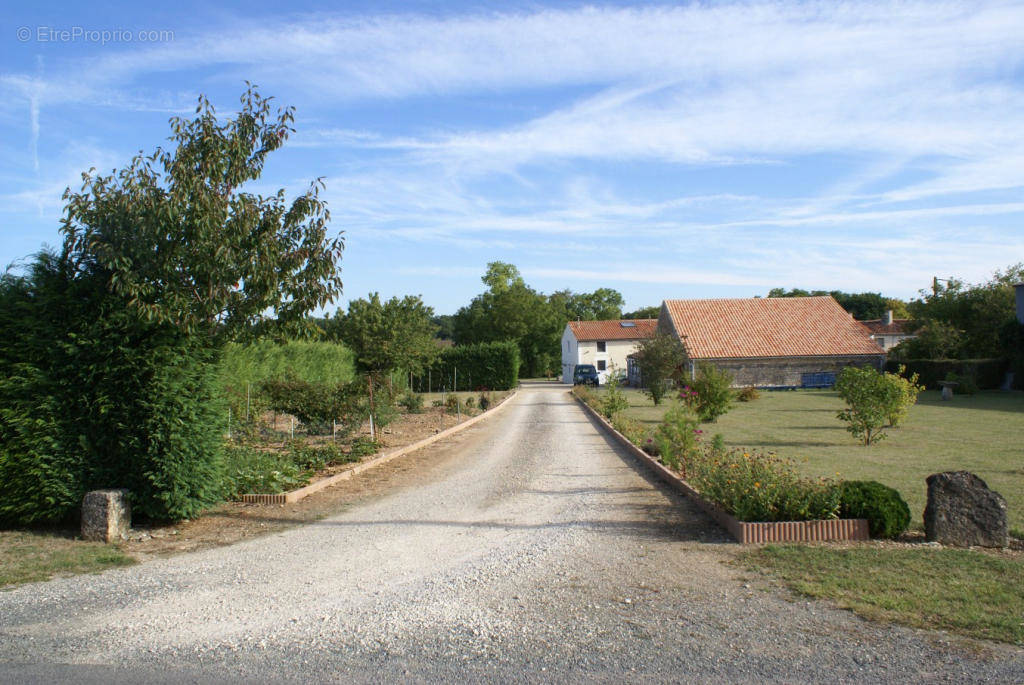 12. allée privé - Maison à FONTAINE-CHALENDRAY