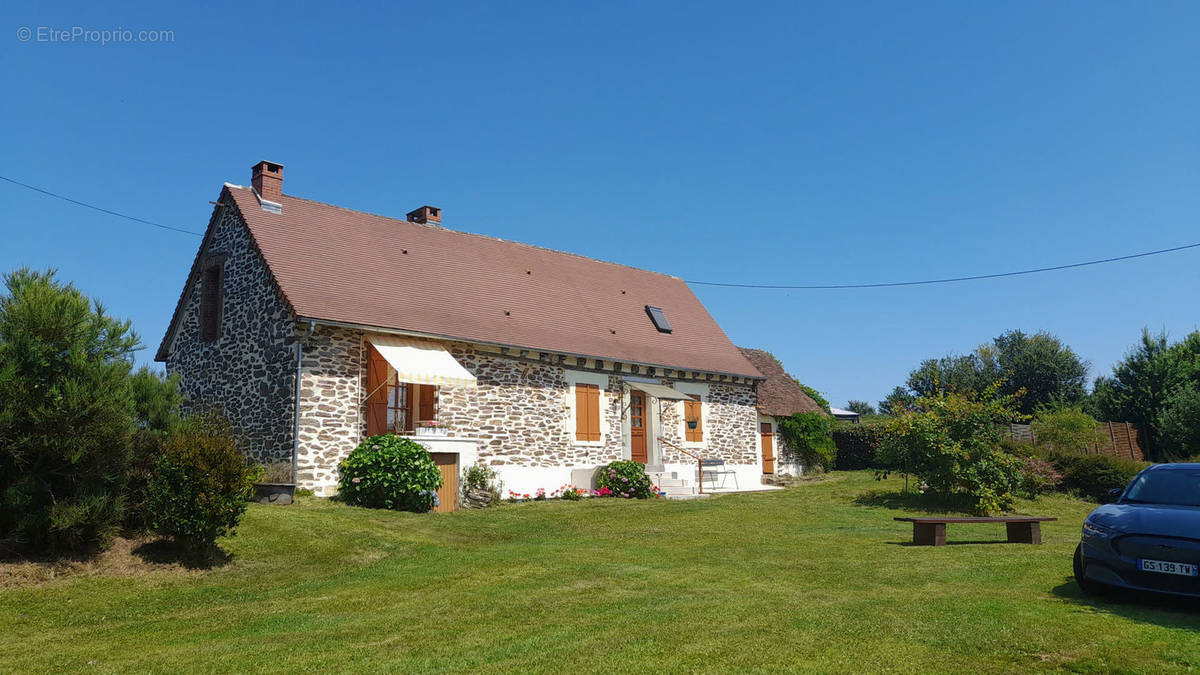 La Maison - Maison à SAINT-PRIEST-LES-FOUGERES