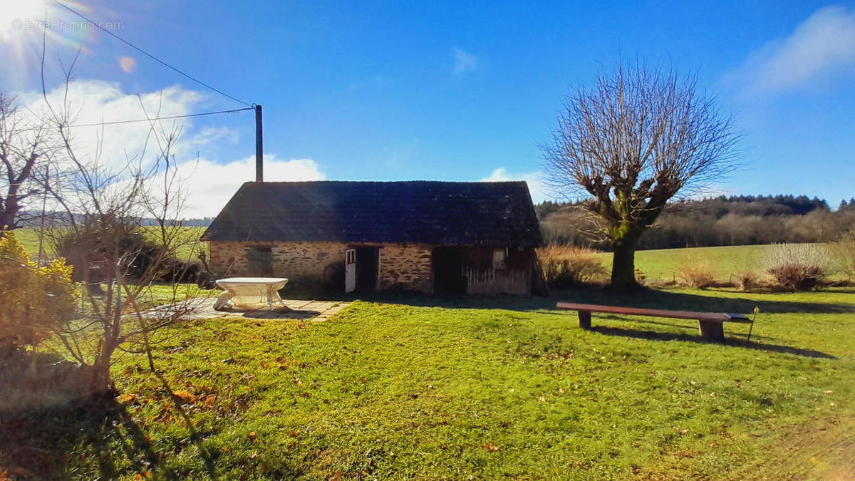 Le grange - Maison à SAINT-PRIEST-LES-FOUGERES