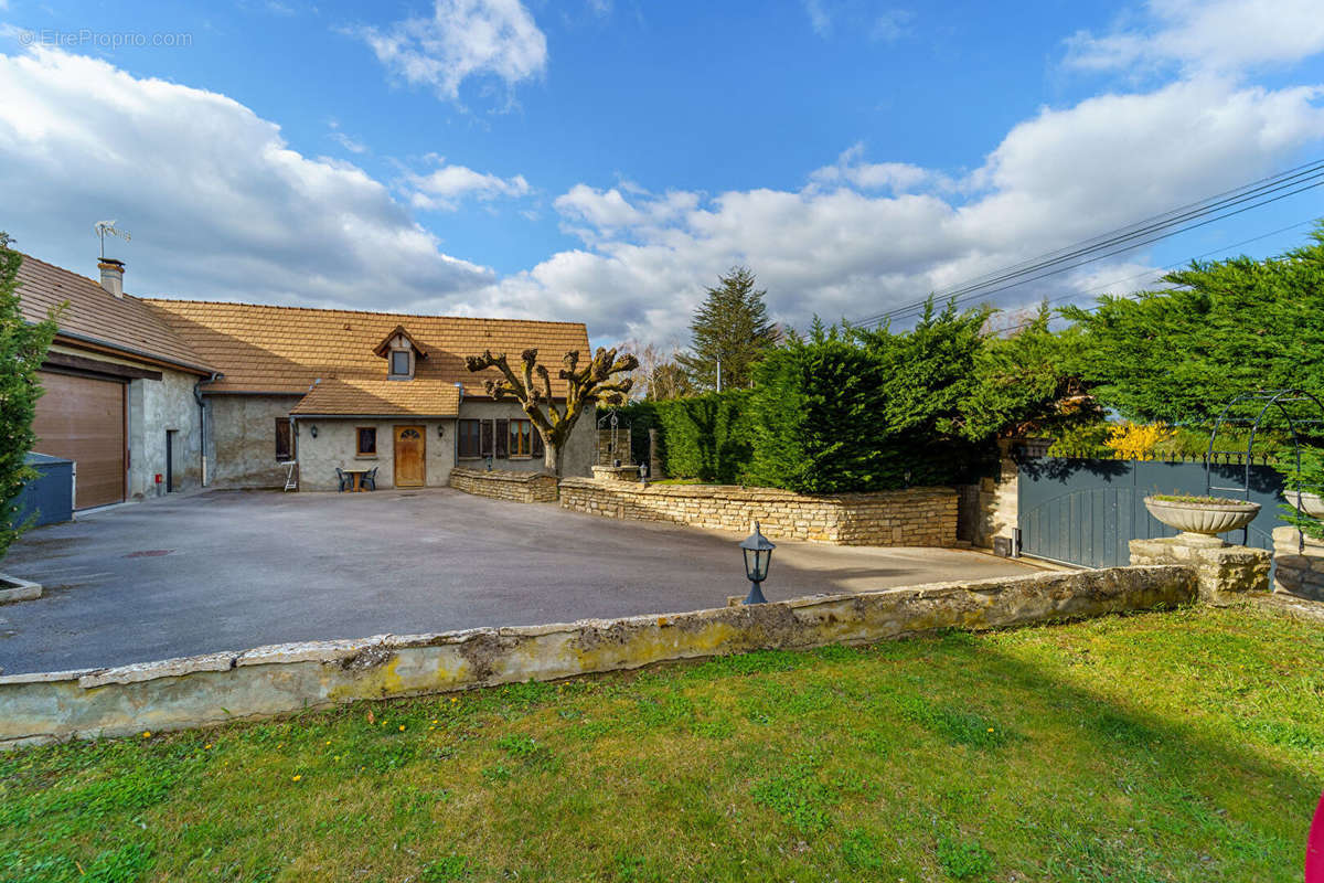 Maison à SAINT-LOUP-GEANGES