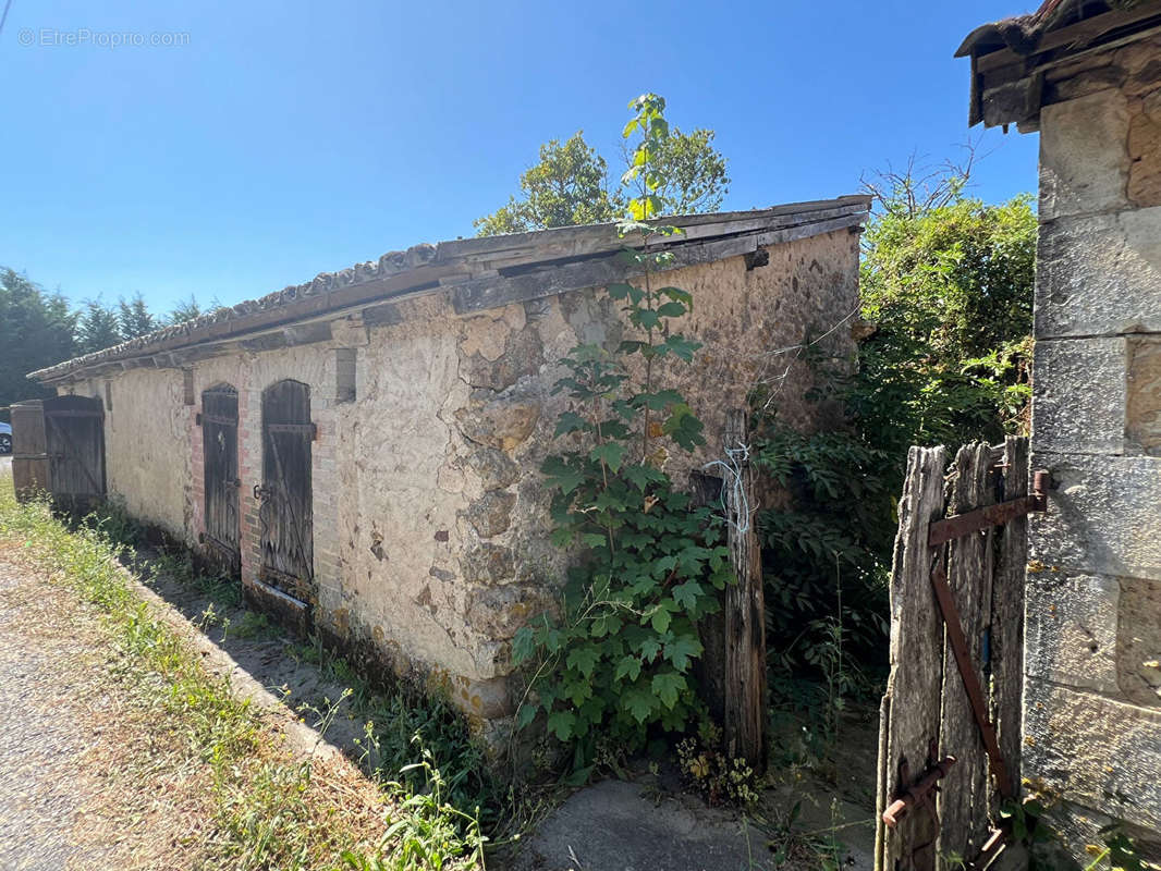 Maison à QUEAUX