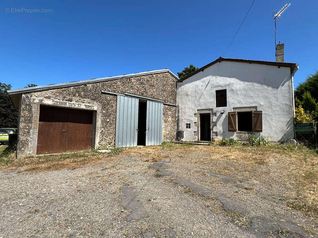 Maison à QUEAUX