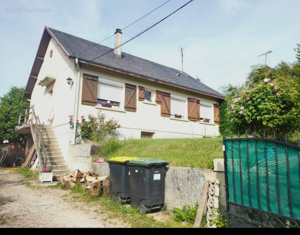 Maison à VRIGNE-AUX-BOIS