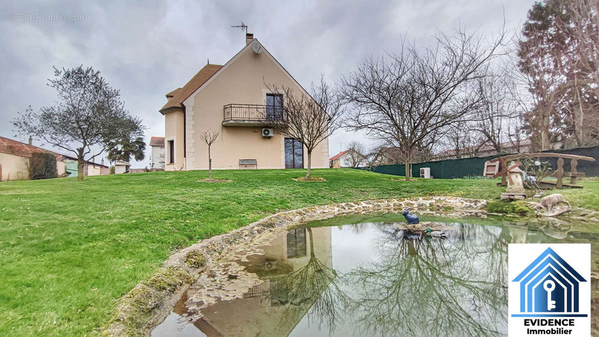 Maison à FONTENAY-TRESIGNY