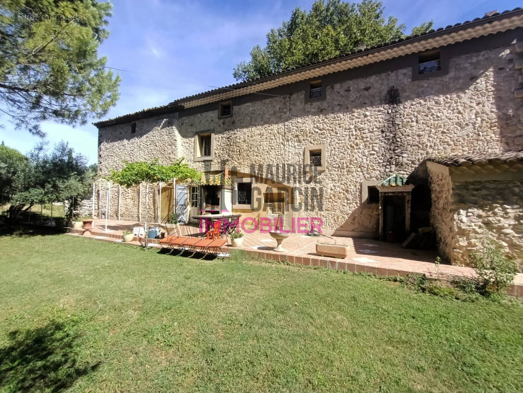 Maison à PERNES-LES-FONTAINES