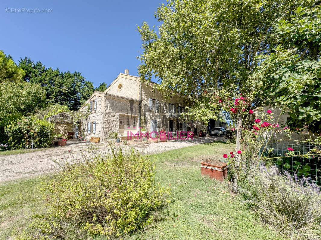 Maison à PERNES-LES-FONTAINES