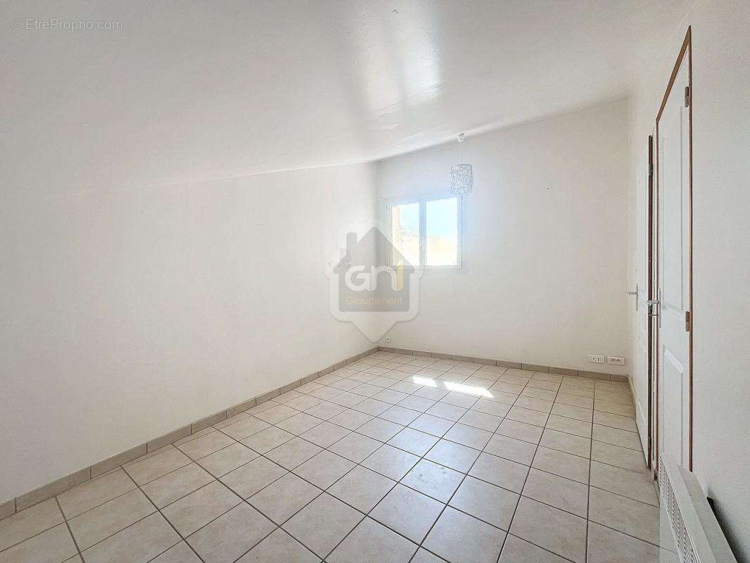 Appartement à SENAS