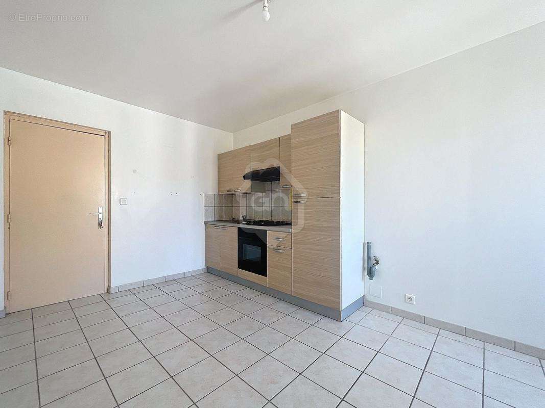 Appartement à SENAS