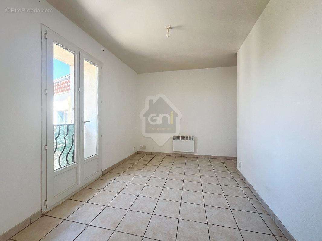 Appartement à SENAS