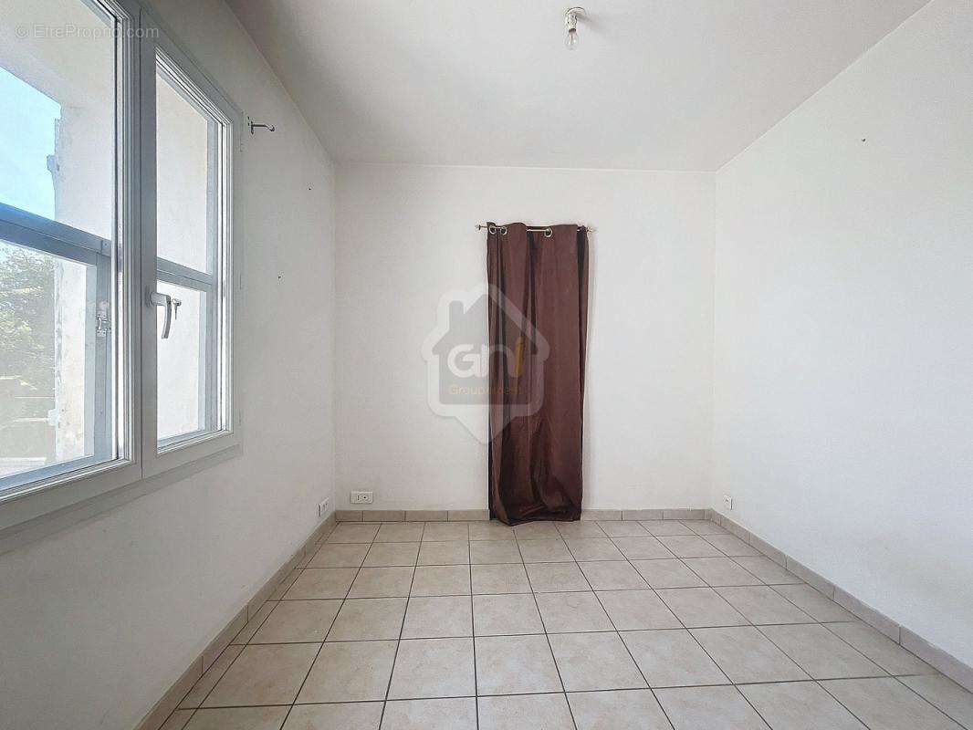 Appartement à SENAS