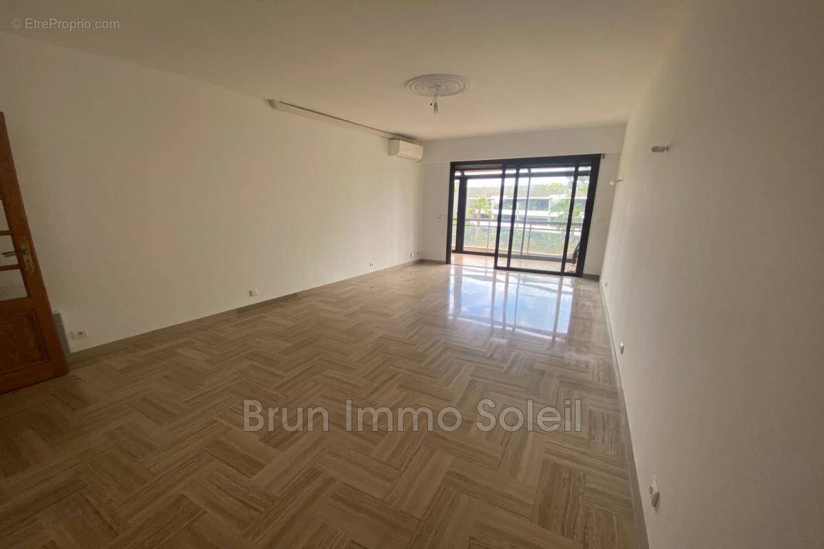 Appartement à VILLENEUVE-LOUBET