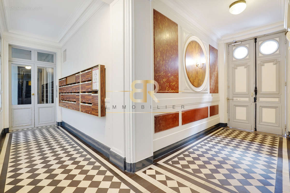 Appartement à PARIS-17E