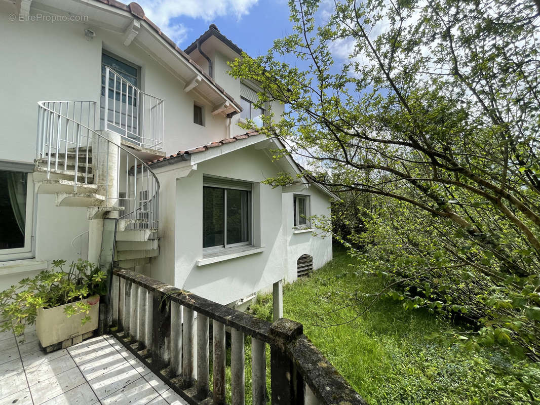 Maison à ARTIGUELOUTAN