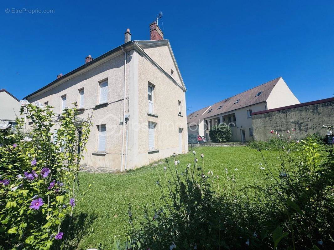 Appartement à FONTENAY-TRESIGNY