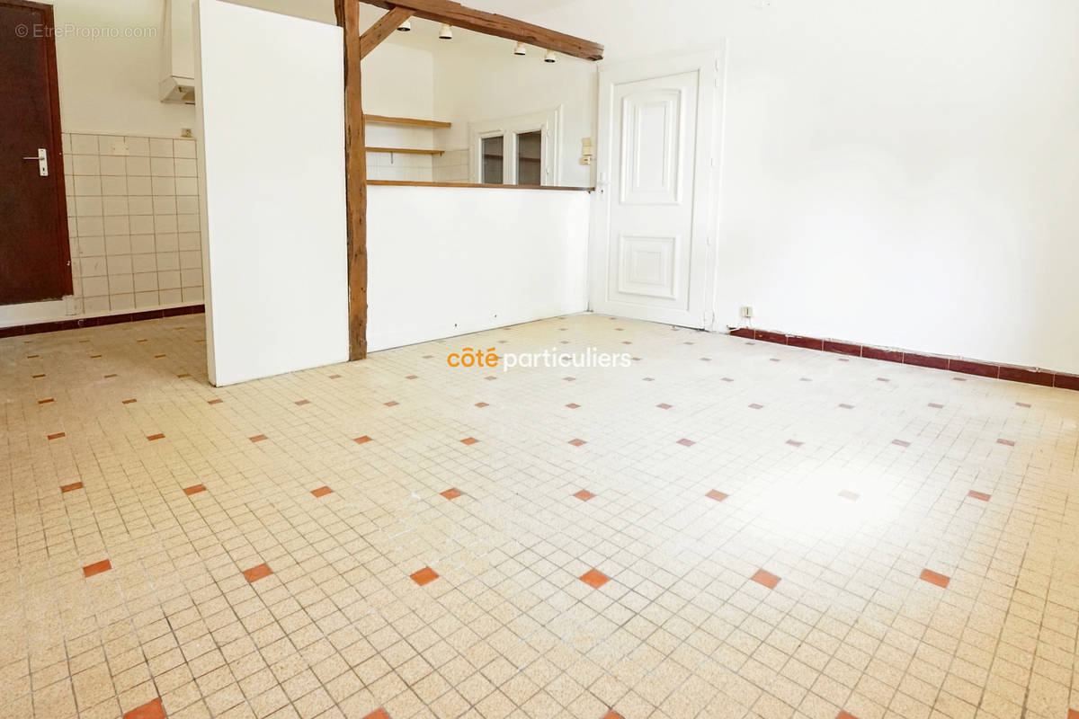 Appartement à LABESSIERE-CANDEIL