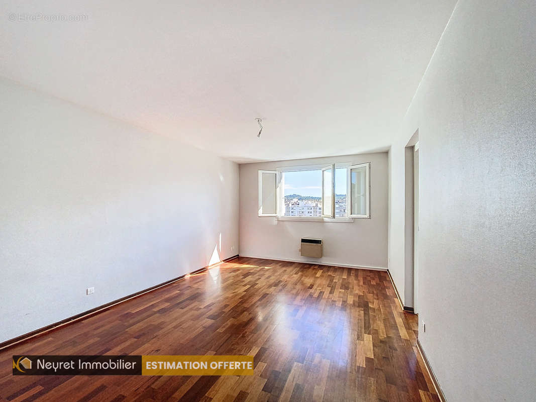 Appartement à SAINT-ETIENNE