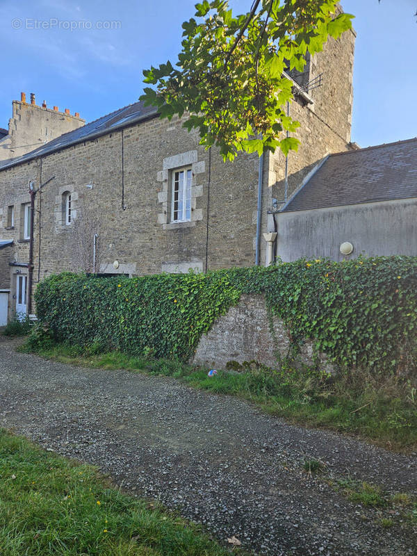 Appartement à LANVALLAY