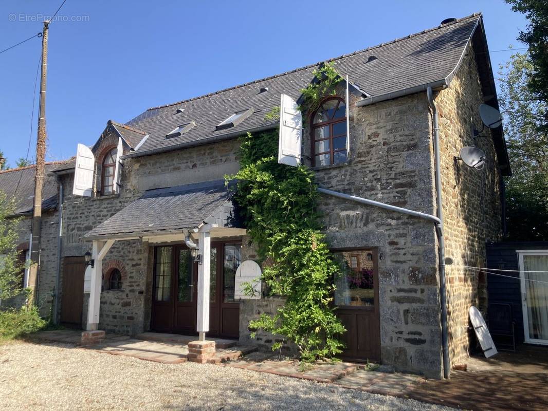 Maison à LASSAY-LES-CHATEAUX