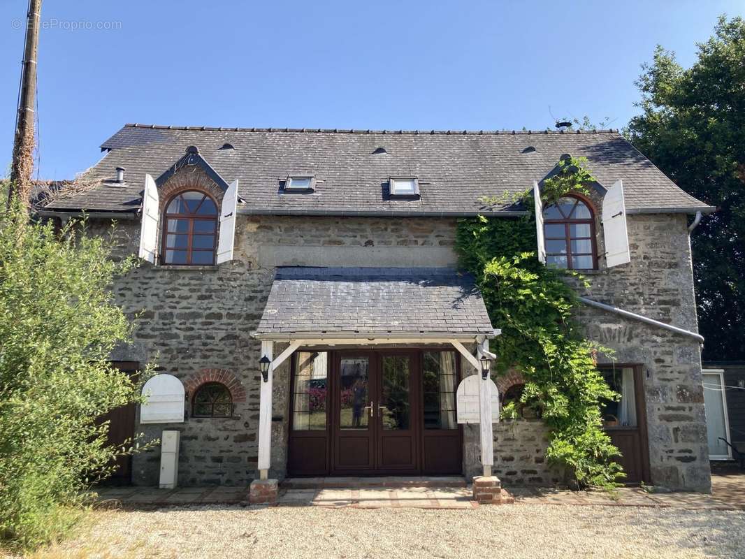 Maison à LASSAY-LES-CHATEAUX