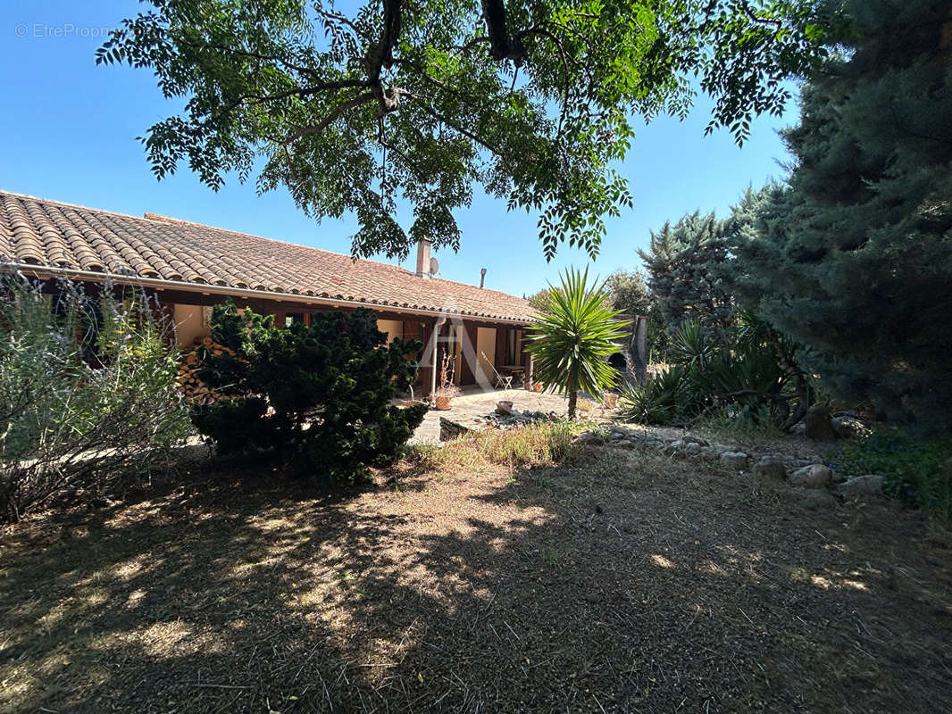 Maison à VILLEMOUSTAUSSOU