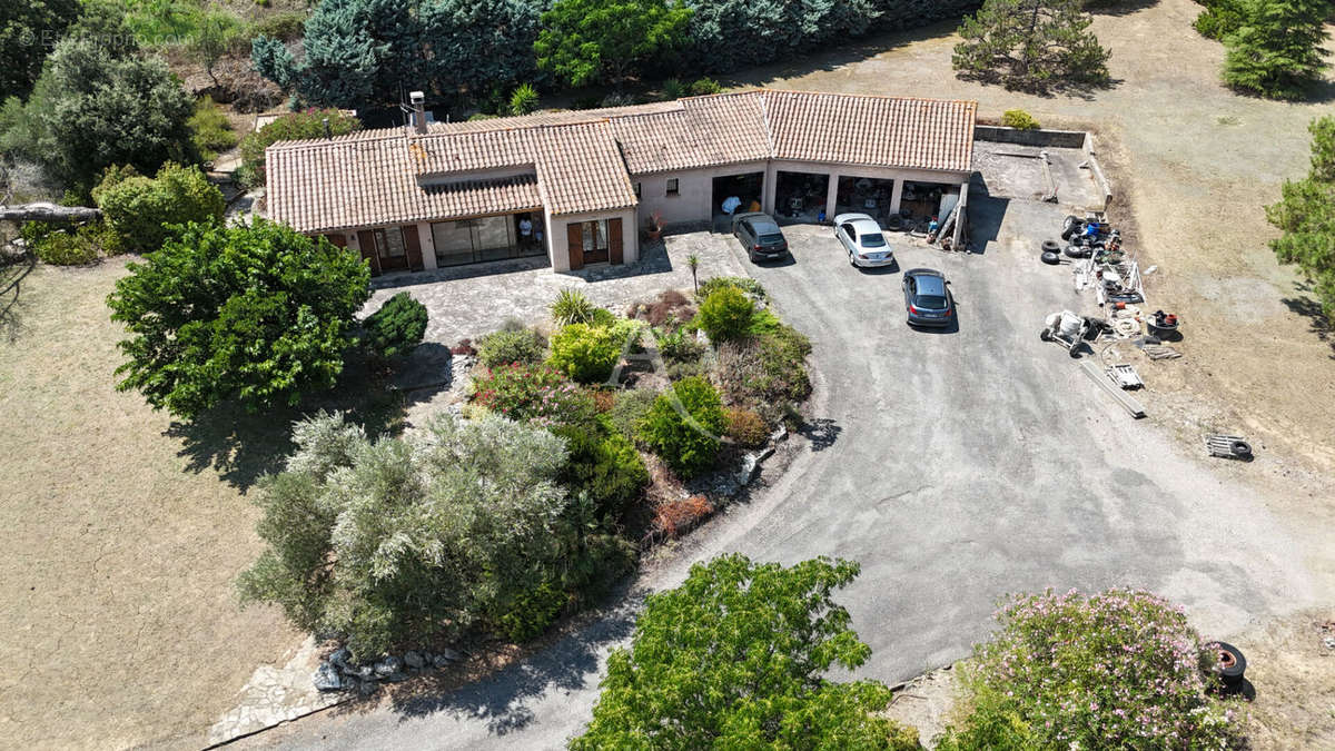 Maison à VILLEMOUSTAUSSOU